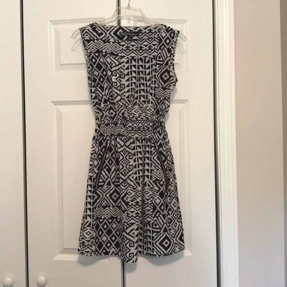 Black and white dress size S